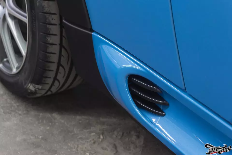 Mini Cooper. Окрас кузовных деталей в цвет кузова и антихром кузова.